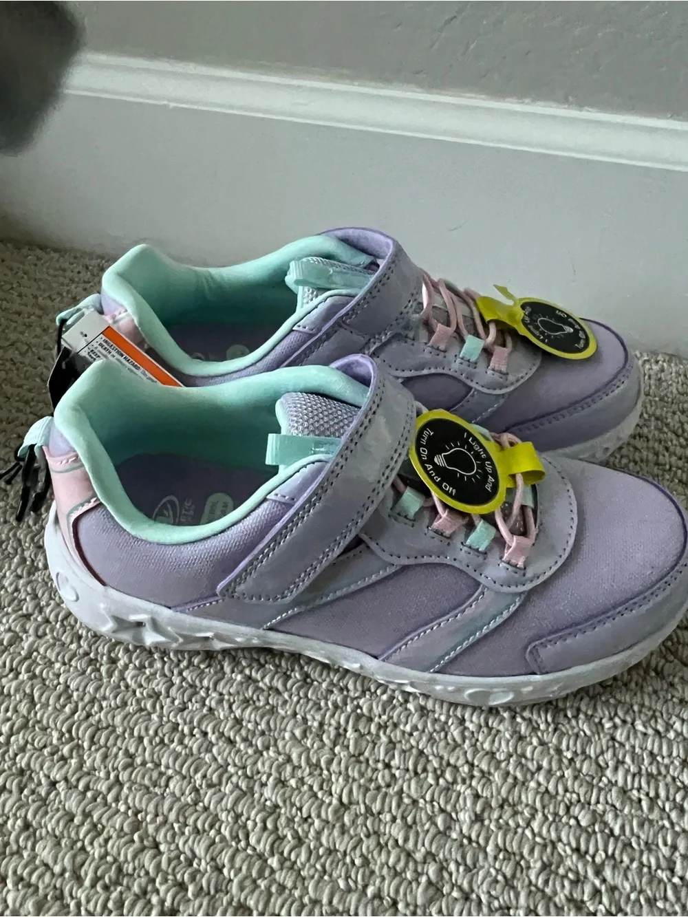 Athletic Works Girls' Star Light-Up Sneakers size4 NWT $15